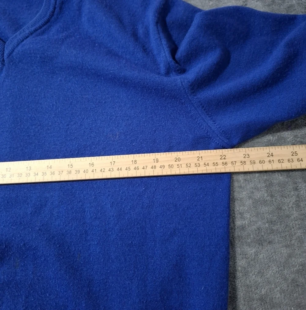 Neiman Marcus Men's Pullover Sweater Size M Wool Blend V-NECK Blue Preppy